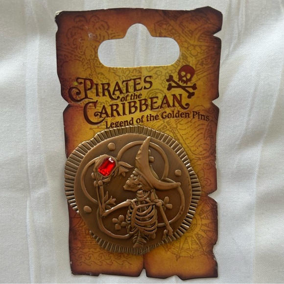 Disney Pirates of the Caribbean Skeleton Pin Legend of the Golden Pins Series - Picture 1 of 3